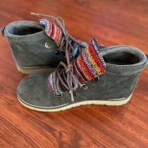 BOBS from Skechers Gray Ankle Boots with Multicolor Knit
